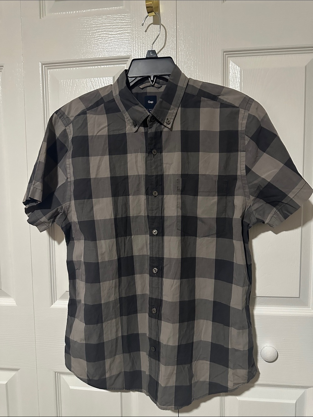 GAP Men’s Short-Sleeve Button-Down Shirt - Gray and Black Plaid